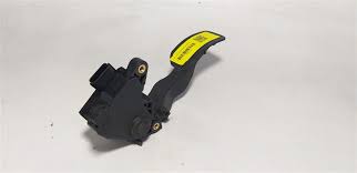 PEDAL DE ACELERACION PARA NISSAN MARCH
